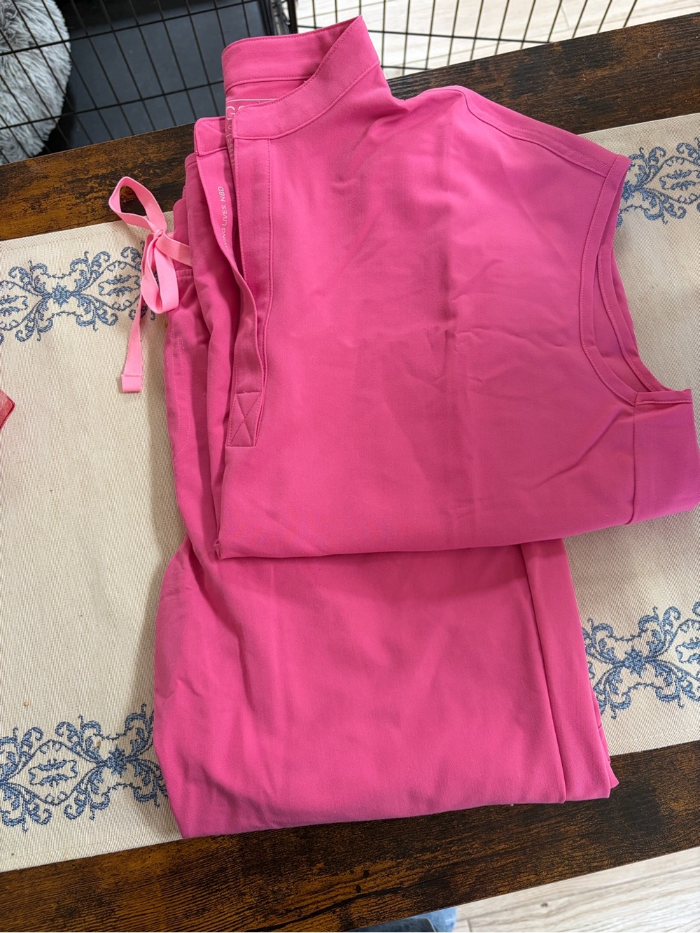 Figs Women’s pink Set - Top & Drawstring Pants